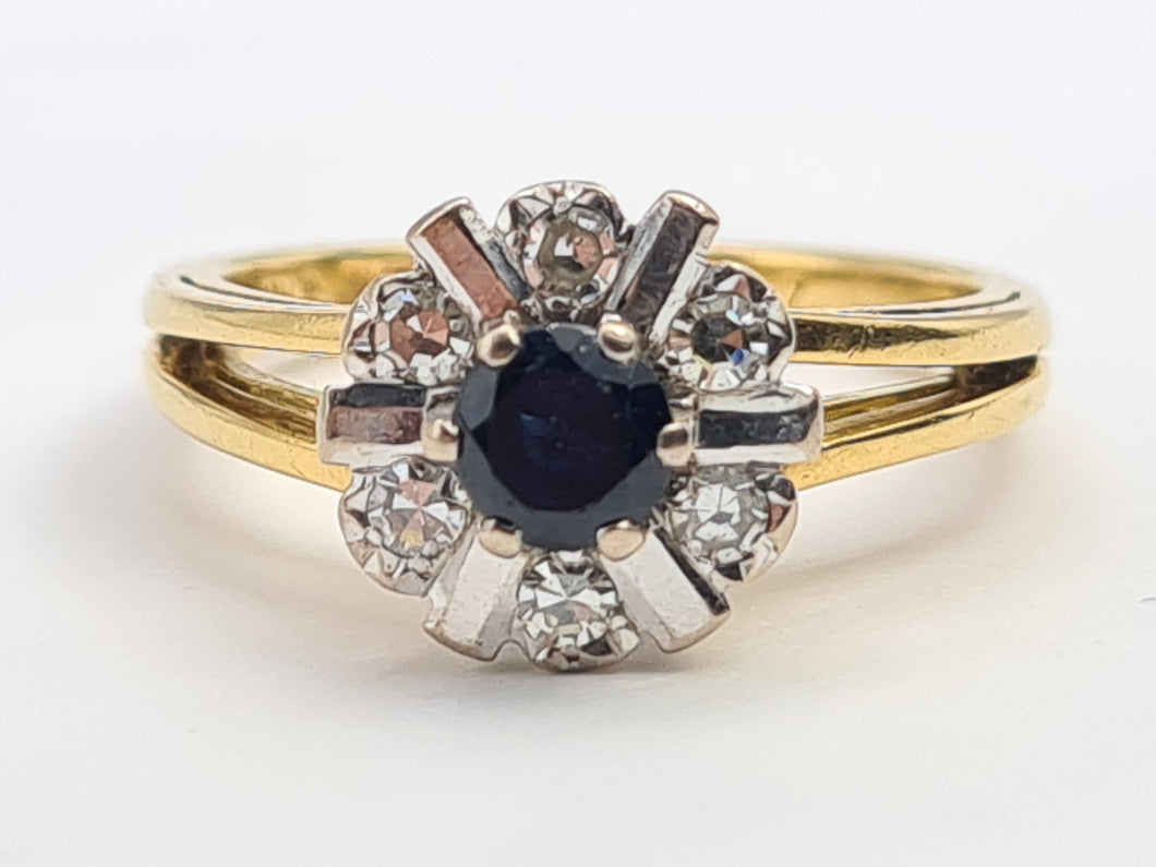 7193: Vintage: (1972) 18ct Gold Blue Sapphire Diamonds 