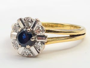 7193: Vintage: (1972) 18ct Gold Blue Sapphire Diamonds "Sun burst" Dress ring- lovely sparkling symmetry