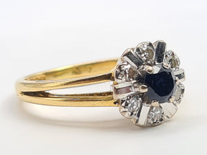 7193: Vintage: (1972) 18ct Gold Blue Sapphire Diamonds "Sun burst" Dress ring- lovely sparkling symmetry