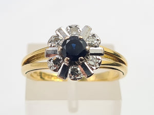 7193: Vintage: (1972) 18ct Gold Blue Sapphire Diamonds "Sun burst" Dress ring- lovely sparkling symmetry