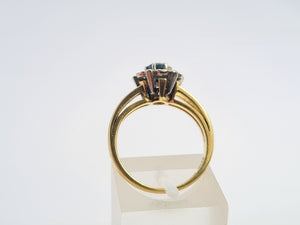 7193: Vintage: (1972) 18ct Gold Blue Sapphire Diamonds "Sun burst" Dress ring- lovely sparkling symmetry