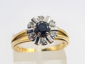 7193: Vintage: (1972) 18ct Gold Blue Sapphire Diamonds "Sun burst" Dress ring- lovely sparkling symmetry