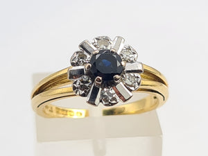 7193: Vintage: (1972) 18ct Gold Blue Sapphire Diamonds "Sun burst" Dress ring- lovely sparkling symmetry