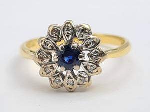 7196: Vintage & Old: 18ct Gold Blue Sapphire 12 Diamonds Flower Head Ring- elegant eye candy