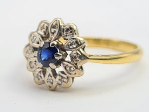 7196: Vintage & Old: 18ct Gold Blue Sapphire 12 Diamonds Flower Head Ring- elegant eye candy