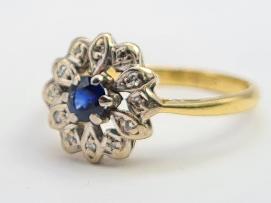6052 Vintage & Old: 18ct Gold Blue Sapphire 12 Diamonds Flower Head Ring