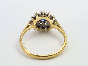 7196: Vintage & Old: 18ct Gold Blue Sapphire 12 Diamonds Flower Head Ring- elegant eye candy