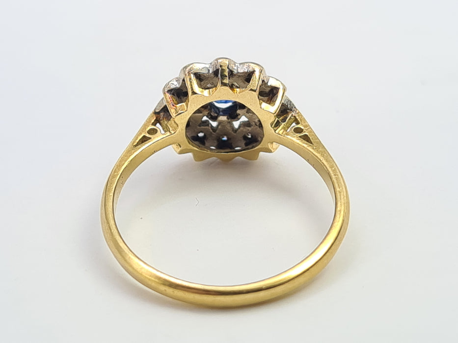 6052 Vintage & Old: 18ct Gold Blue Sapphire 12 Diamonds Flower Head Ring