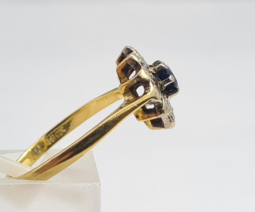 6052 Vintage & Old: 18ct Gold Blue Sapphire 12 Diamonds Flower Head Ring