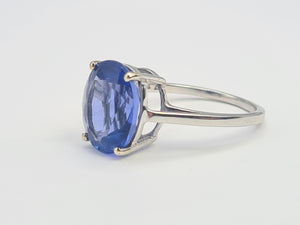 7220:Vintage Rare: 10ct White  Gold Colour Change Blue Fluorite Cocktail Ring- lovely cut and colour array