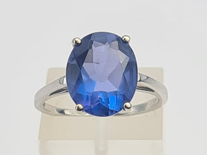 7220:Vintage Rare: 10ct White  Gold Colour Change Blue Fluorite Cocktail Ring- lovely cut and colour array