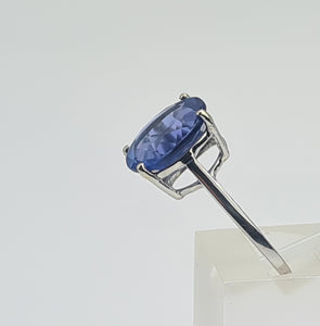 7220:Vintage Rare: 10ct White  Gold Colour Change Blue Fluorite Cocktail Ring- lovely cut and colour array