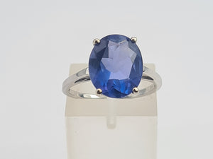 7220:Vintage Rare: 10ct White  Gold Colour Change Blue Fluorite Cocktail Ring- lovely cut and colour array