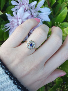 7196: Vintage & Old: 18ct Gold Blue Sapphire 12 Diamonds Flower Head Ring- elegant eye candy