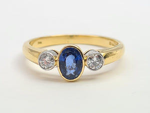 7239:Vintage: 18ct Gold Cornflower Blue Sapphire Brilliant Cut Diamonds Ring-Hallmarked in 1997