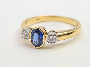 7239:Vintage: 18ct Gold Cornflower Blue Sapphire Brilliant Cut Diamonds Ring-Hallmarked in 1997