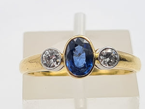 7239:Vintage: 18ct Gold Cornflower Blue Sapphire Brilliant Cut Diamonds Ring-Hallmarked in 1997