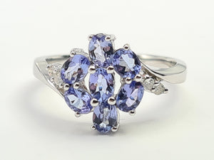 7267: Vintage: 14ct White Gold Violet Blue Tanzanites Cluster Ring- crisp, sparkling eye candy