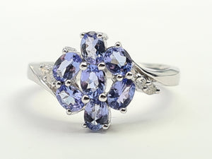 7267: Vintage: 14ct White Gold Violet Blue Tanzanites Cluster Ring- crisp, sparkling eye candy