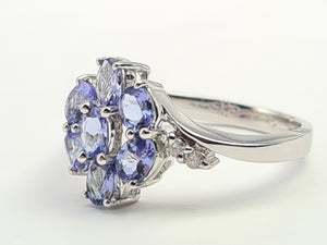 7267: Vintage: 14ct White Gold Violet Blue Tanzanites Cluster Ring- crisp, sparkling eye candy