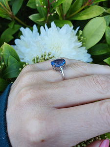 7220:Vintage Rare: 10ct White  Gold Colour Change Blue Fluorite Cocktail Ring- lovely cut and colour array