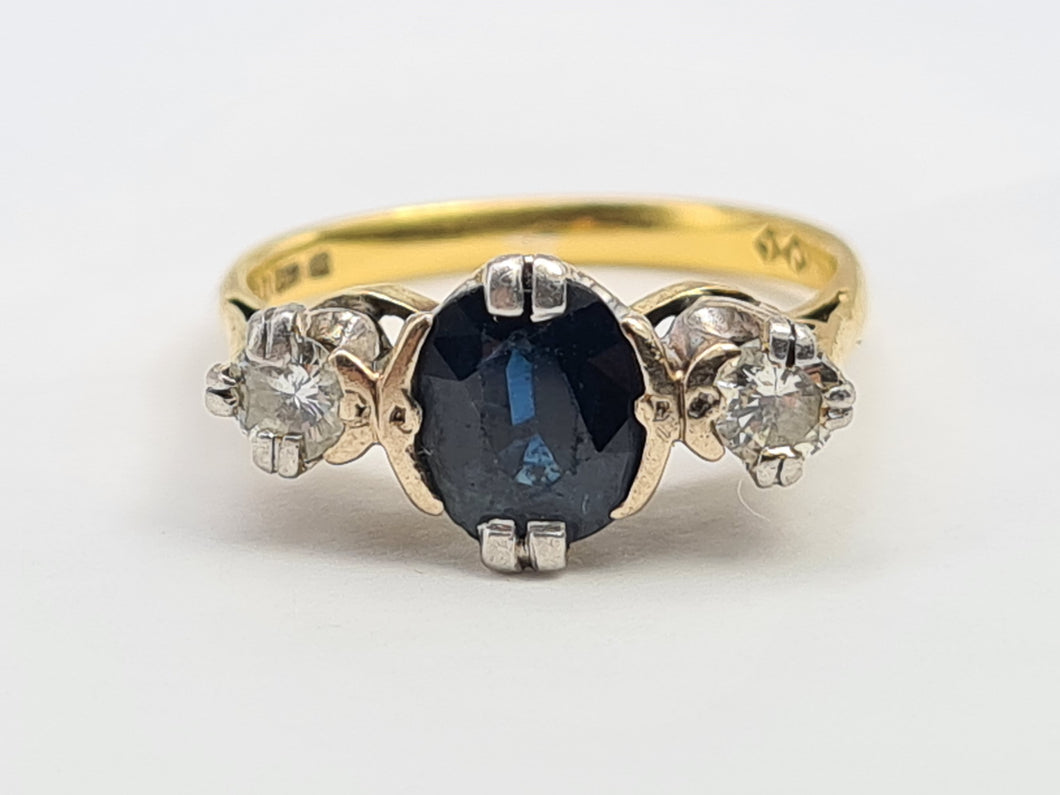 9002: Vintage: (1976) 18ct Gold French Blue Sapphire Full Cut Diamonds Ring- Exquisite