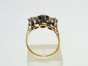 9002: Vintage: (1976) 18ct Gold French Blue Sapphire Full Cut Diamonds Ring- Exquisite