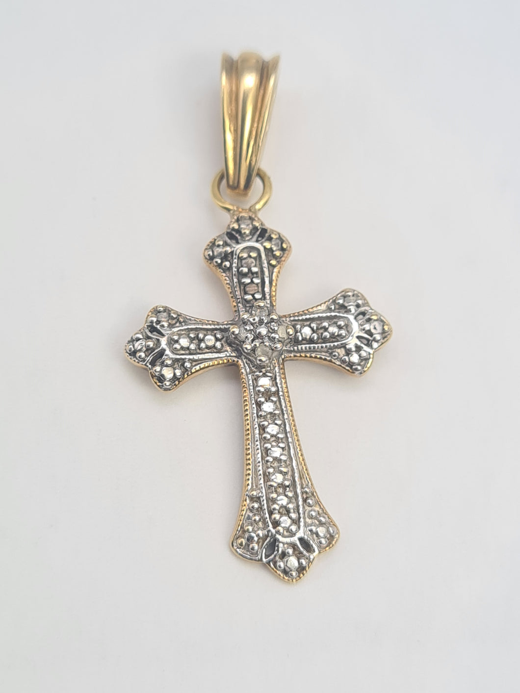 7303: Vintage:9ct Yellow Gold White Gold Diamonds Cross Pendant- lovey design and sparkle