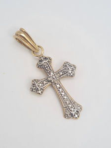 7303: Vintage:9ct Yellow Gold White Gold Diamonds Cross Pendant- lovey design and sparkle