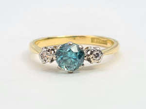 9005: Vintage: 18ct Gold Light Blue Zircon Twin Diamonds Dress Ring- Art Deco Beauty