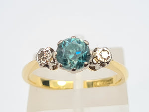 9005: Vintage: 18ct Gold Light Blue Zircon Twin Diamonds Dress Ring- Art Deco Beauty