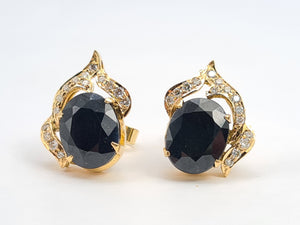 0138: Vintage: 18ct Gold Australian Blue Sapphire Diamonds Stud Earrings-