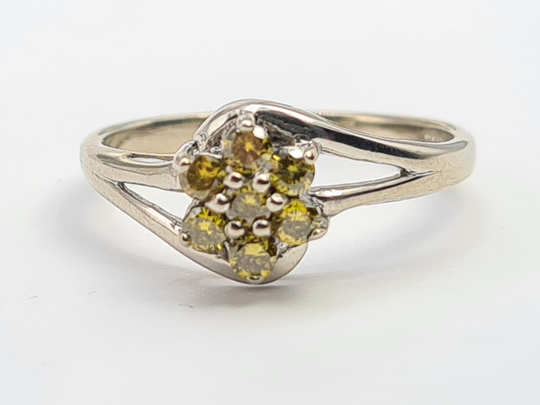 7273-Vintage- 9ct White Gold 7 Yellow Diamonds Ring- crisp, clean, eye candy