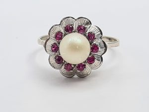 7319- Vintage-Old 18ct White Gold Cultured Pearl 10 Rubies Geometric Set Ring- lovely symmetry