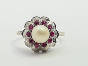 7319- Vintage-Old 18ct White Gold Cultured Pearl 10 Rubies Geometric Set Ring- lovely symmetry