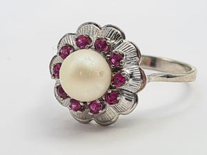 7319- Vintage-Old 18ct White Gold Cultured Pearl 10 Rubies Geometric Set Ring- lovely symmetry