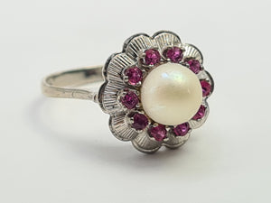 7319- Vintage-Old 18ct White Gold Cultured Pearl 10 Rubies Geometric Set Ring- lovely symmetry