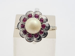 7319- Vintage-Old 18ct White Gold Cultured Pearl 10 Rubies Geometric Set Ring- lovely symmetry