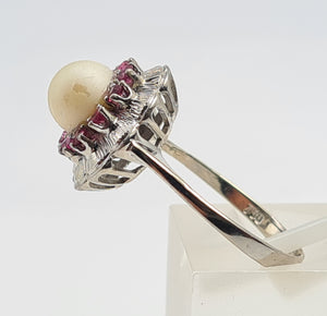 7319- Vintage-Old 18ct White Gold Cultured Pearl 10 Rubies Geometric Set Ring- lovely symmetry