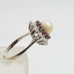 7319- Vintage-Old 18ct White Gold Cultured Pearl 10 Rubies Geometric Set Ring- lovely symmetry