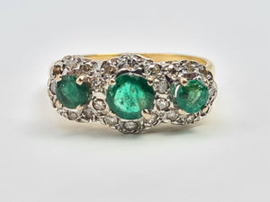 9011-Vintage (1976) 18ct Gold Vibrant Emeralds Trilogy 24 Brilliant Cut Diamonds- hallmarked in London in 1976