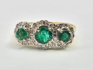 9011-Vintage (1976) 18ct Gold Vibrant Emeralds Trilogy 24 Brilliant Cut Diamonds- hallmarked in London in 1976