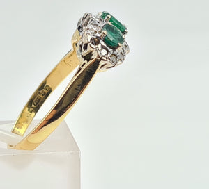 9011-Vintage (1976) 18ct Gold Vibrant Emeralds Trilogy 24 Brilliant Cut Diamonds- hallmarked in London in 1976