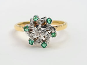 7346:Vintage: 18ct Gold 6 Emeralds 7 Brilliant Cut Diamonds Cluster Ring- enchanting eye candy