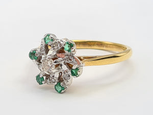 7346:Vintage: 18ct Gold 6 Emeralds 7 Brilliant Cut Diamonds Cluster Ring- enchanting eye candy