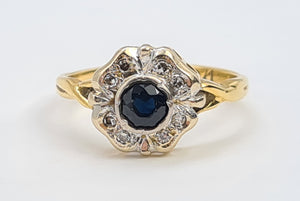 7379: Vintage 18ct Gold Blue Sapphire & 8 Diamonds Daisy Cluster Ring