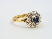 Load image into Gallery viewer, 7379: Vintage 18ct Gold Blue Sapphire &amp; 8 Diamonds Daisy Cluster Ring
