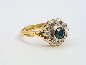 7379: Vintage 18ct Gold Blue Sapphire & 8 Diamonds Daisy Cluster Ring