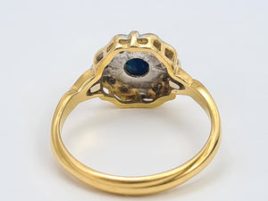 7379: Vintage 18ct Gold Blue Sapphire & 8 Diamonds Daisy Cluster Ring