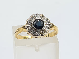 7379: Vintage 18ct Gold Blue Sapphire & 8 Diamonds Daisy Cluster Ring